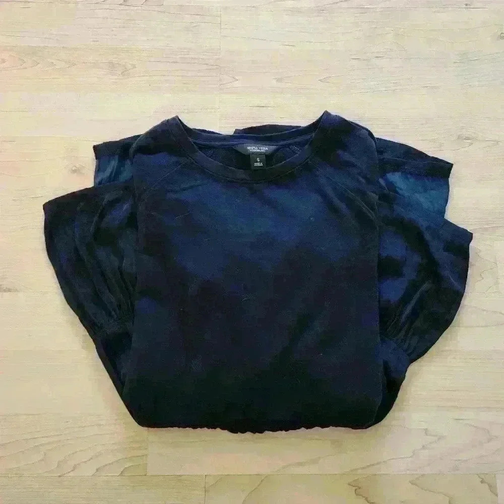 Simply Vera Wang Navy top size small